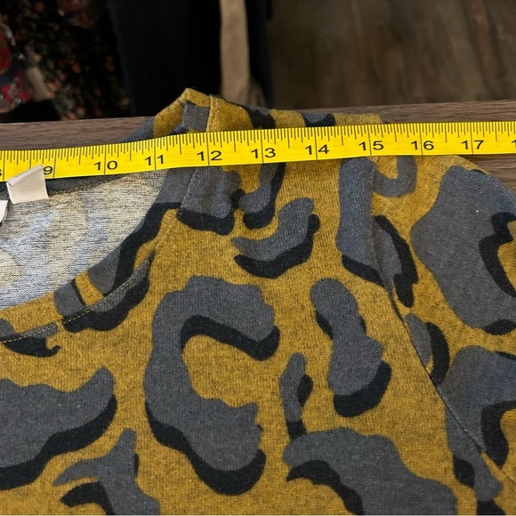 LOCO Leopard Print Mustard and Gray Women's Top S - Picture 7 of 11
